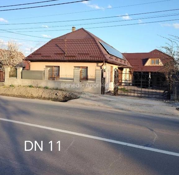 Casa de vanzare pe DN 11 - 8