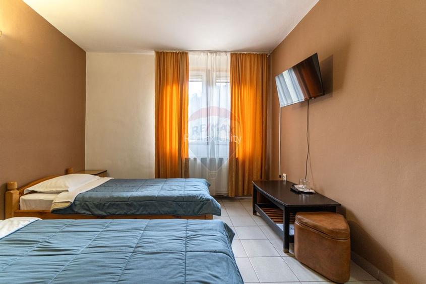 Casă / Vilă cu 20 camere de vânzare în Timisu de Jos, DN1, Brasov - 55