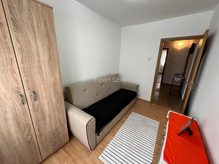 INCHIRIEZ apartament 3 camere ,zona Vasile Aaron - 7