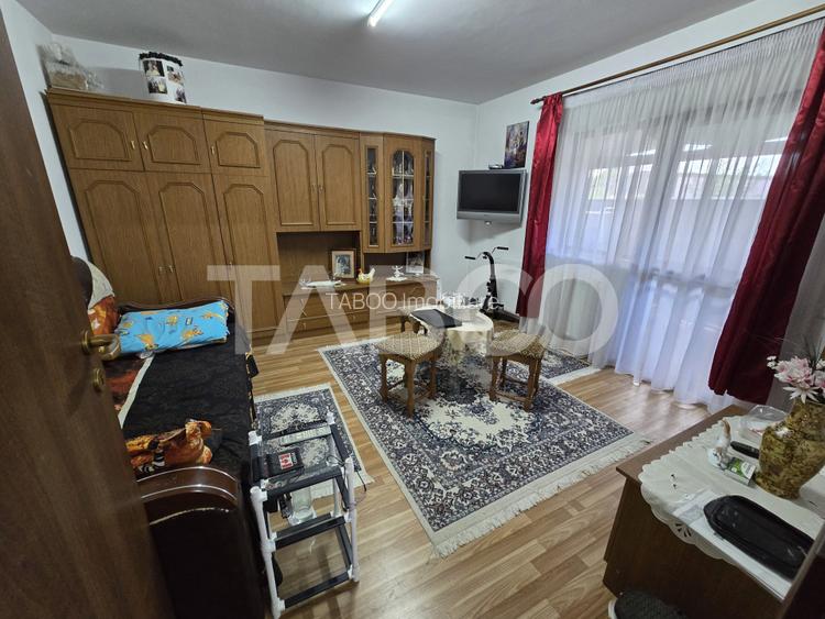 Casa de vanzare cu 6 camere 2 parcari curte libera 200 mp in Selimbar - 14