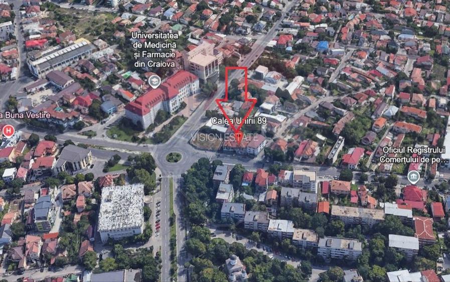 Casă / Vilă cu 10 camere de vânzare în zona 1 Mai - 3