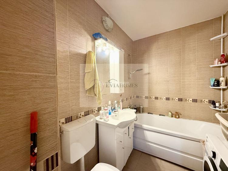 3 camere/ 2 bai/ balcon/ pacare inclusa/ 2 min de VIVO - 4