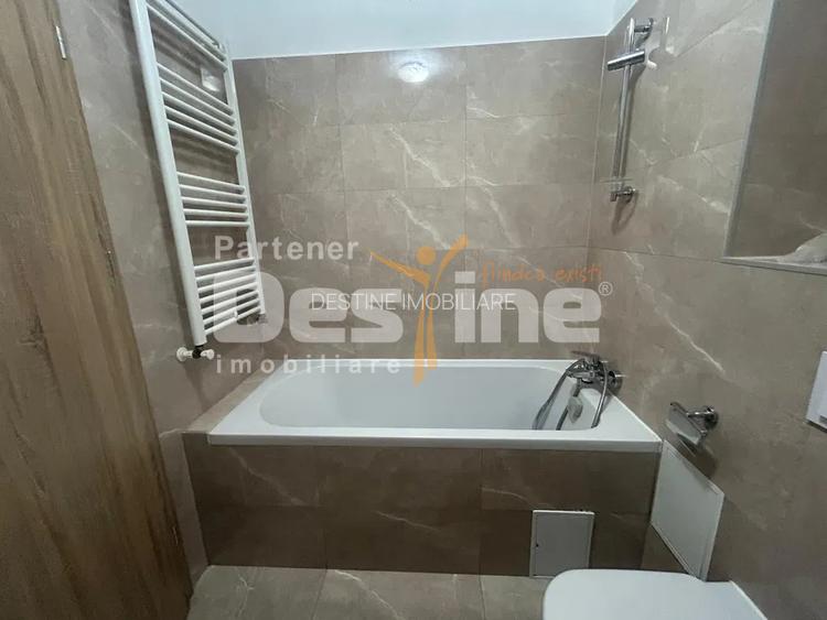 Apartament cu 3 camere, cu balcon si loc de parcare inclus, situat in Tractorul - 4