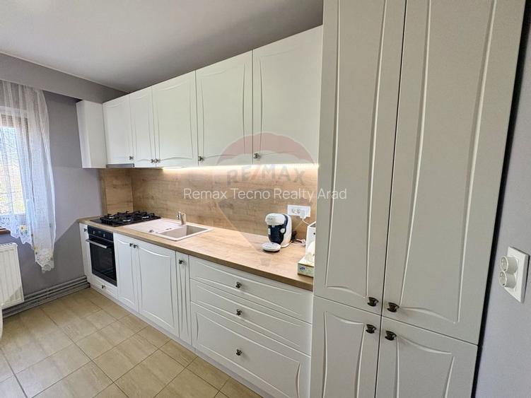 Vanzare apartament 3 camere decomandat cu loc parcare Micalaca zona300 - 2