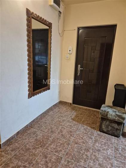 Decomandat cu 2 băi la etajul 3 - 3