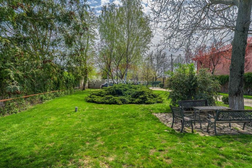 Vilă cu parc, piscină, jacuzzi și foișor, panouri fotovoltaice - 20