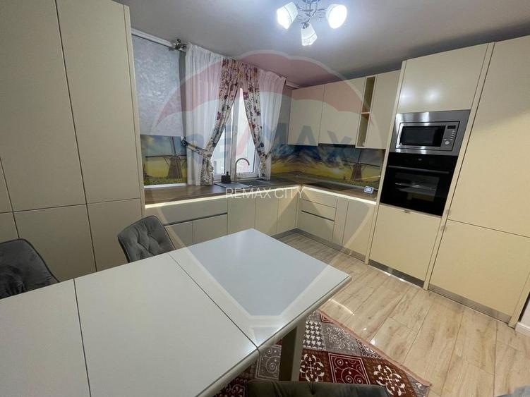 Apartament cu 3 camere de închiriat în zona Precista - 26