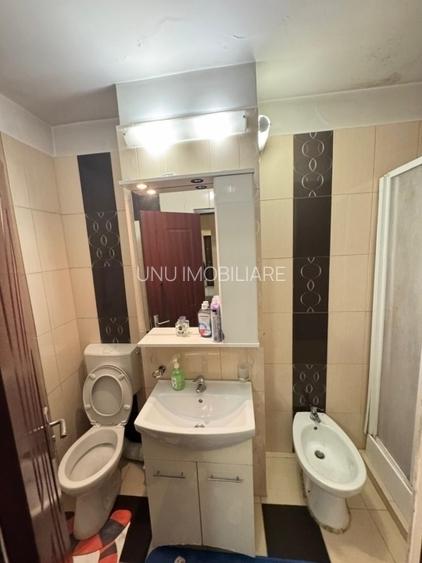 Etaj 2 - 4 camere decomandat - doua bai - doua balcoane - Dacia - 9