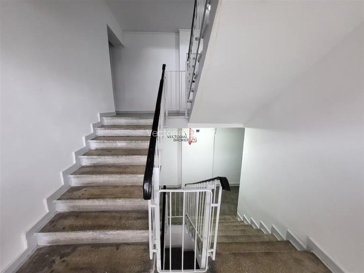 APARTAMENT 3 CAMERE / 1983 / 2 BAI / METROU - 21