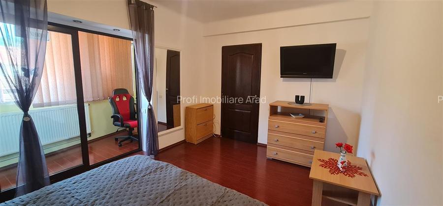 Ap. 2 camere, et.3, la bloc, 82mp, central -Piata Catedralei - 13