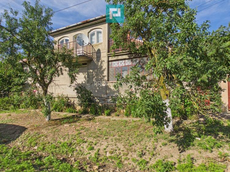 Casă cu 4 camere și teren de 2880 mp în Fiscut - 11
