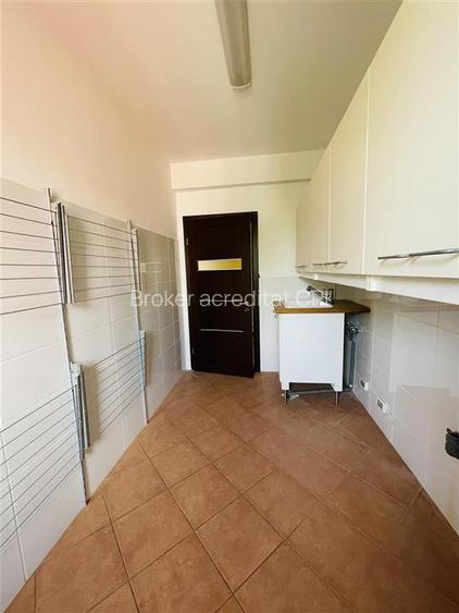 VANZARE VILA 8 CAMERE 652 mp teren zona Sisesti Sector 1 - 17