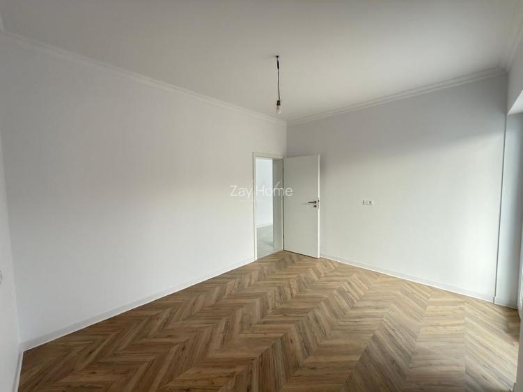 Asfalt. Loc de parcare. - 10