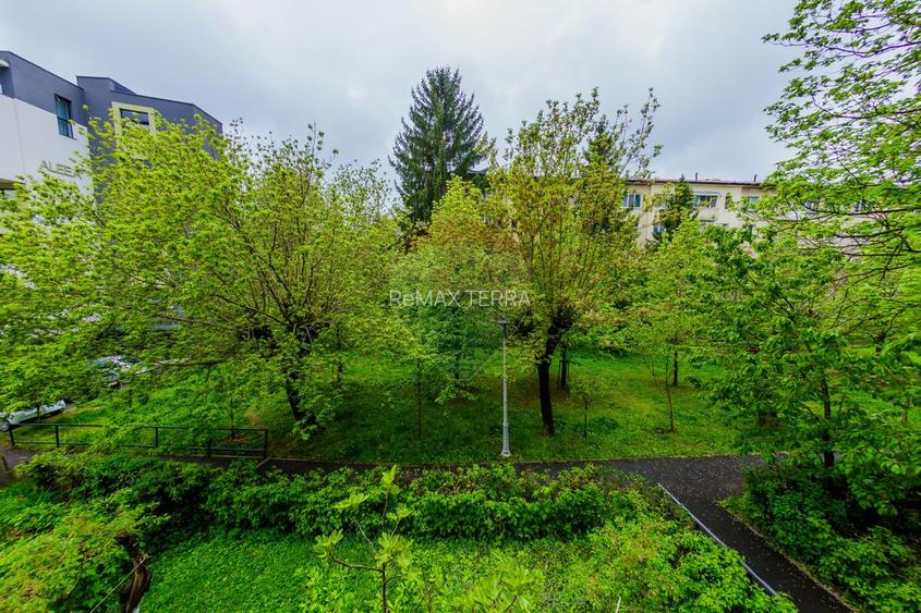 Apartament cu 3 camere de vanzare Victor Babeș etaj 1 - 2