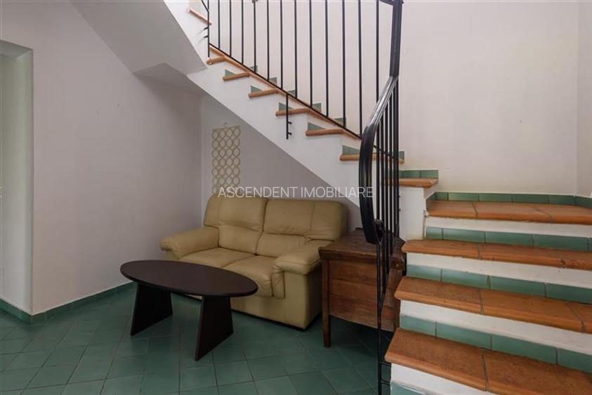 Pensiune:3 km de Castelul Bran, 2.900mp teren, aviz ISU, predare la cheie - 45