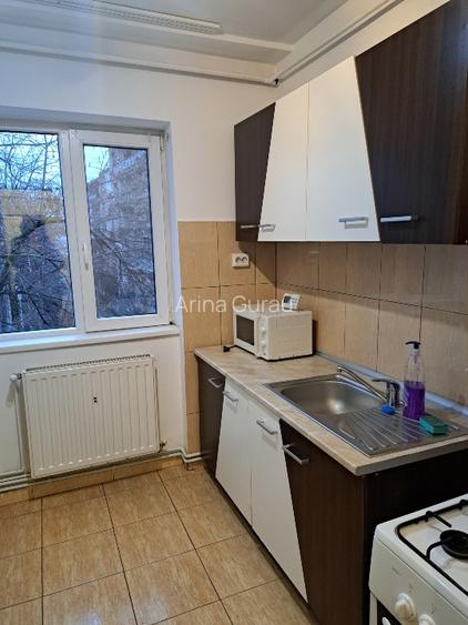 2 camere pe B-dul Revolutiei etaj 1 - 8