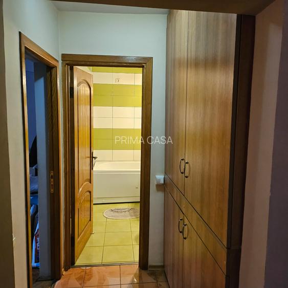 Apartament cu 3 camere ~ zona Brosteni / Colegiu ~ etaj 3 din 4 - 5