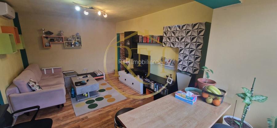Vand apartament cu 4 camere in zona spitalul judetean,comision ,,0'' - 5