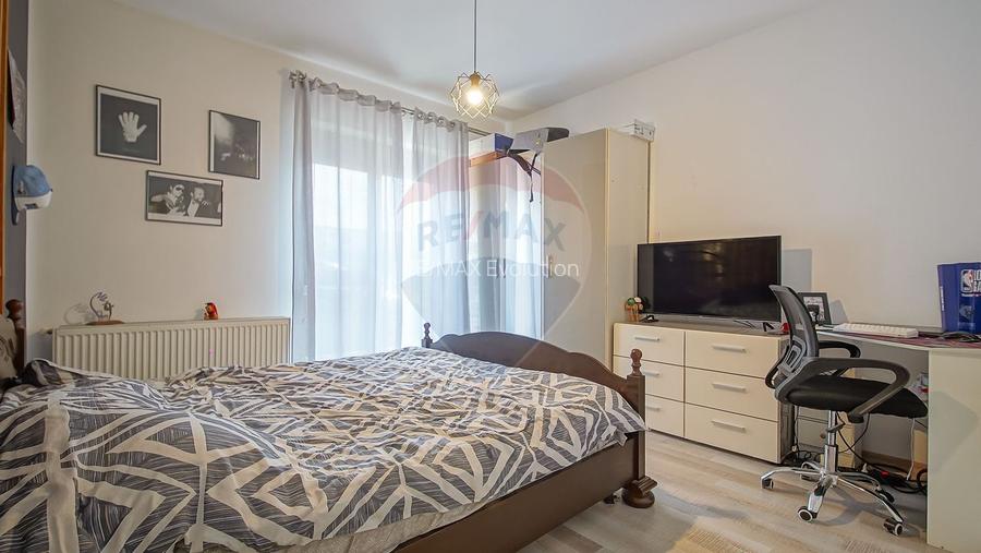 Apartament cu 3 camere de vânzare în zona Tractorul - 10