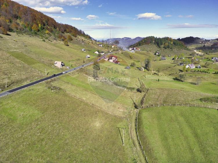 Teren intravilan Fundata, 4000 mp, potențial turistic - 3