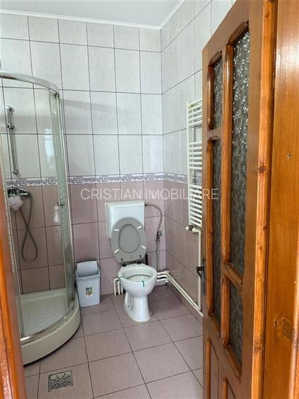 Casa zona centrala, 5 camere,  compusa din doua apartamente, chirpic si caramida - 13