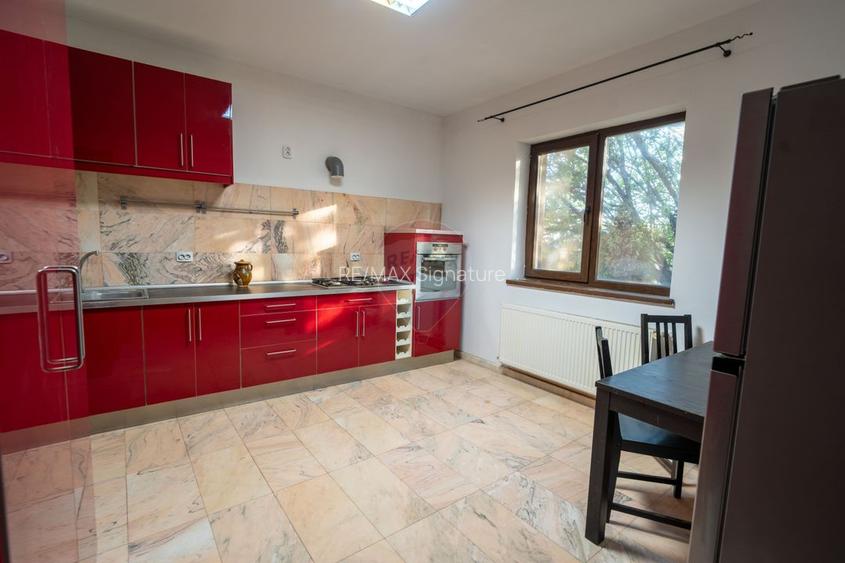 De vanzare casă  5 camere - 7