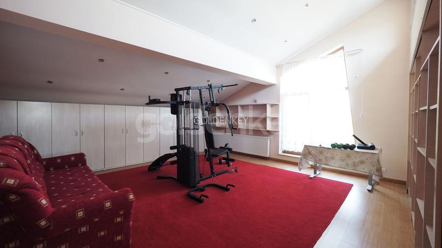 Vila spatioasa, partial mobilata cu acces facil - 25