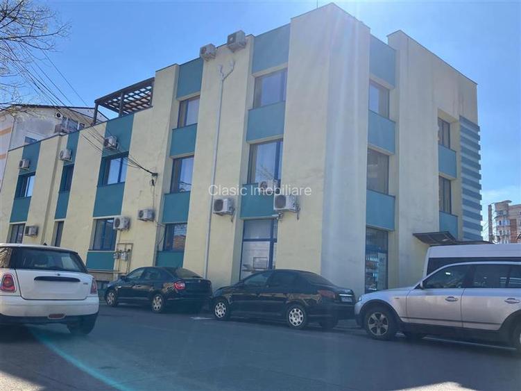 Vanzare cladire 505 mp, comercial si birouri, 779 mp teren, 2 fronturi, zona RrM - 4