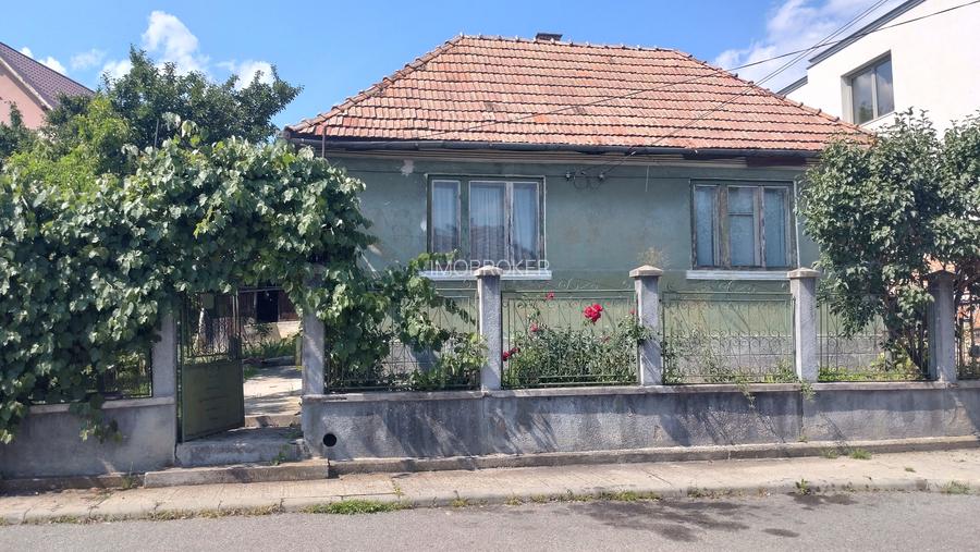 Vând casă cu teren mare în cartierul Dâmbul Rotund - 2