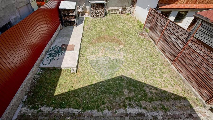 Casă falnică, curte individuală, langă Piața Unirii, în inima Scheilor - 26