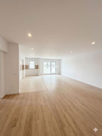 Apartament 3 camere, parcare, boxă, expunere sud | Coresi - 2