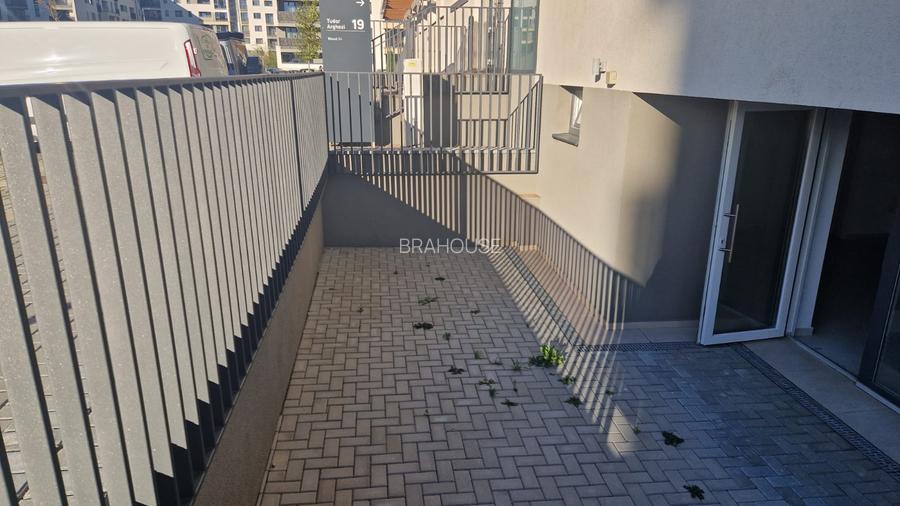 Spațiu Comercial de 93 mp în Inima zonei Tractorul– Coresi! - 3