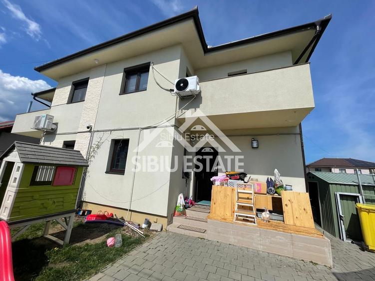 Duplex elegant cu 5 camere, 2 bai, curte in Cristian - 33