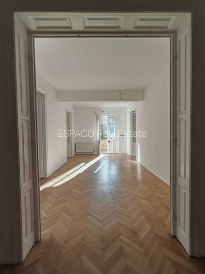 Parter de vila –Aviatorilor | 160 mp | 7 camere | 3 intrări  | Curte - 10