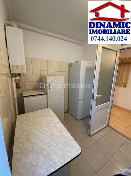 Apartament 2 camere, etaj 3, central, 300 euro/lunar. - 5