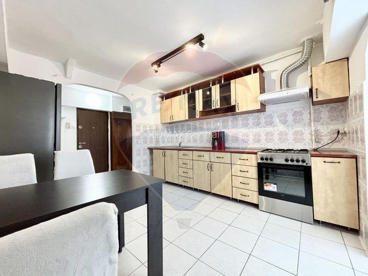 Apartament 2 camere de închiriat, Florilor Craiter, comision 0 - 8