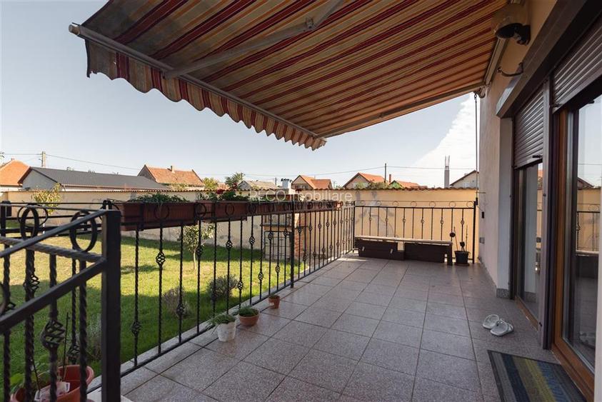 Casa P+M cu 4 camere+living+loc de luat masa in Santion - 52