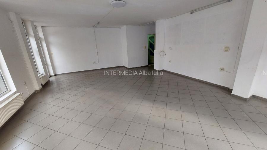 Spatiu comercial 62mp zona Cetate - 2