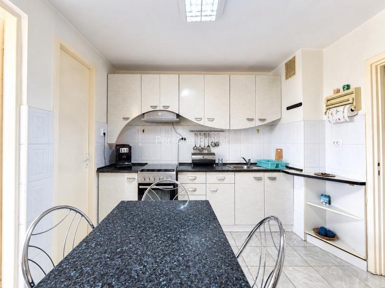 Apartament 4 Camere cu Doua GARAJE - Zona LIPOVEI - 0%COMISION - 4