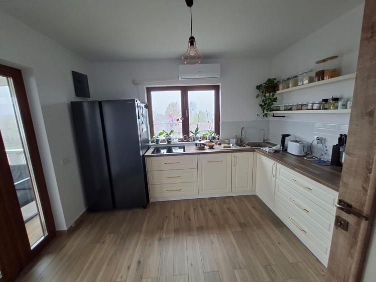proprietar vand casa cu posibilitate de pensiune - 8