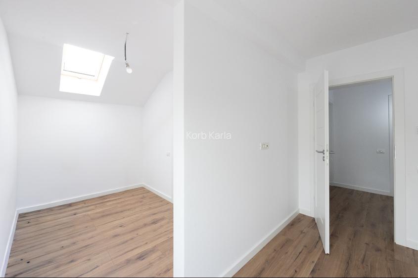 Despartit prin casa scarii! Zona buna! Asfalt! Toate utilitatile! - 6