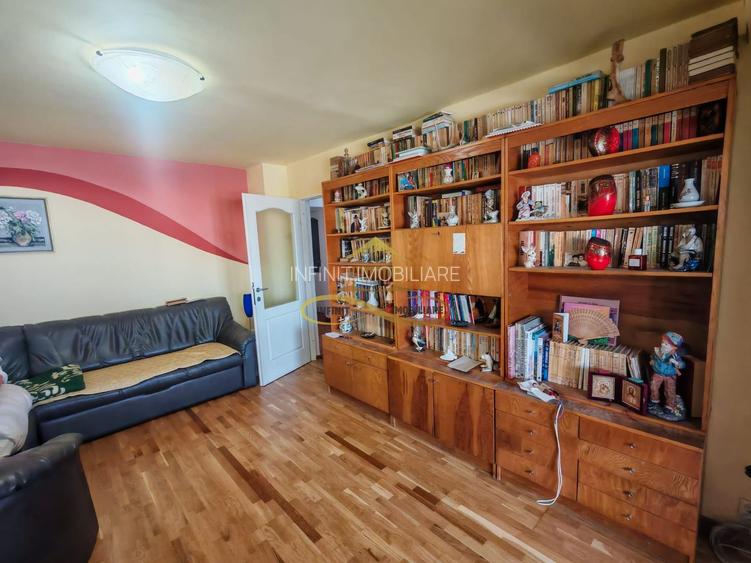 Vand apartament 3 camere decomandate – zonă Ștefan cel Mare - 2