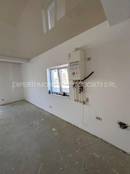 Casa compusa din 4 camere de vanzare, situata in Valu lui Traian - 6