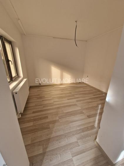 Medeea Casa parter de vanzare 5 camere - 5