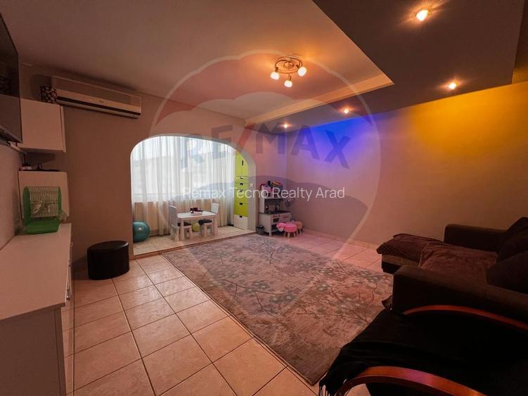 Apartament 4 camere decomandat cu loc de parcare etajul 3 - 2