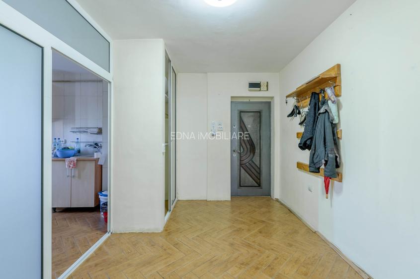 Apartament 3 camere transformat in 2 camere – Bd. Cosminului - 14