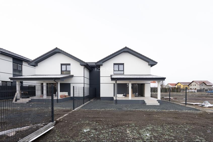 Despartit prin casa scarii! Zona buna! Asfalt! Toate utilitatile! - 2