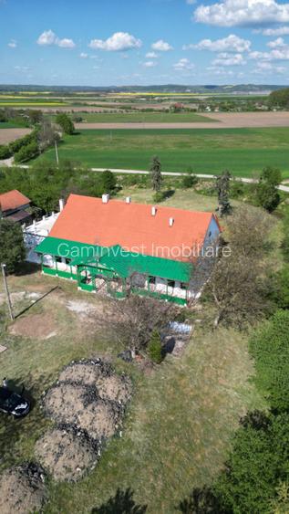 Conac de vanzare in Bihor, restaurat, la 40 km de Oradea, Romania - 3