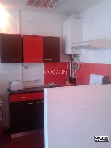 Garsoniera situata "la casa", zona 15 Noiembrie, etaj 1, mobilata si utilata! - 4