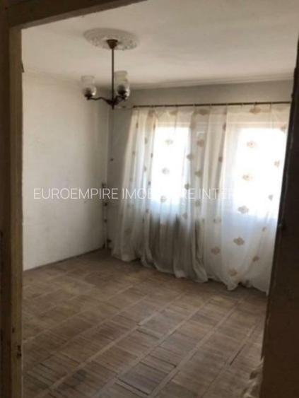 Apartament de vanzare in Constanta, Km 5 - 2 camere decomandat - 3